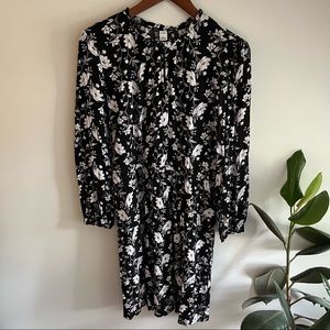 Old Navy Knee Length Dress | Black and White | Large